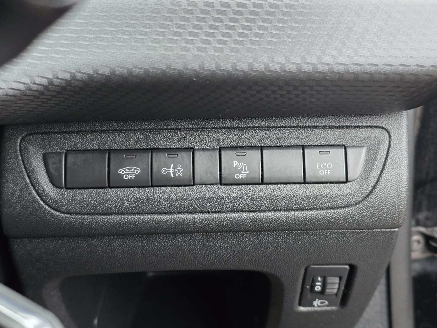 Used Peugeot 2008 2017 for sale - 77310540: Photo 27