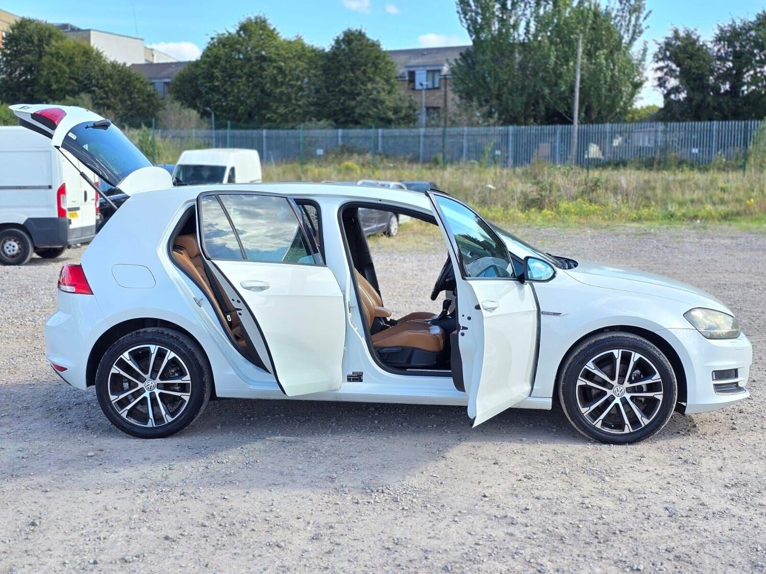 Used Volkswagen Golf 2014 for sale - 76076187: Photo 15