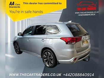 Used Mitsubishi Outlander 2017 for sale - 76098577: Photo 3