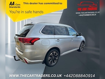 Used Mitsubishi Outlander 2017 for sale - 76098577: Photo 4