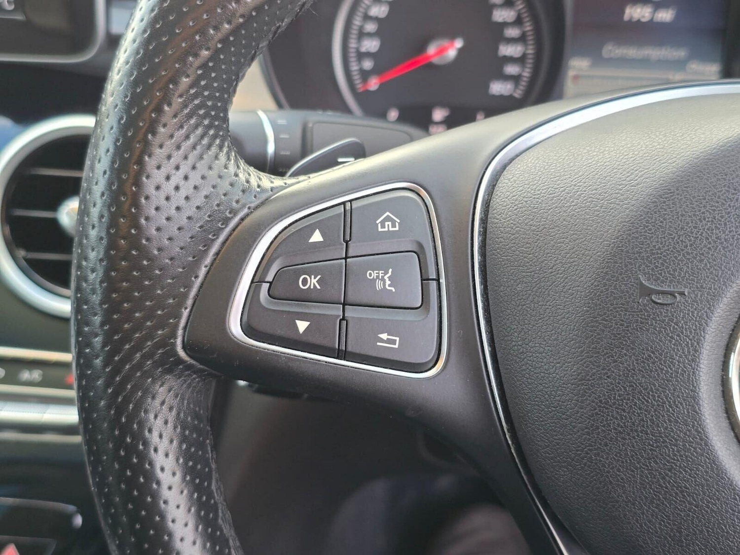 Used Mercedes-Benz C Class 2015 for sale - 76603827: Photo 25