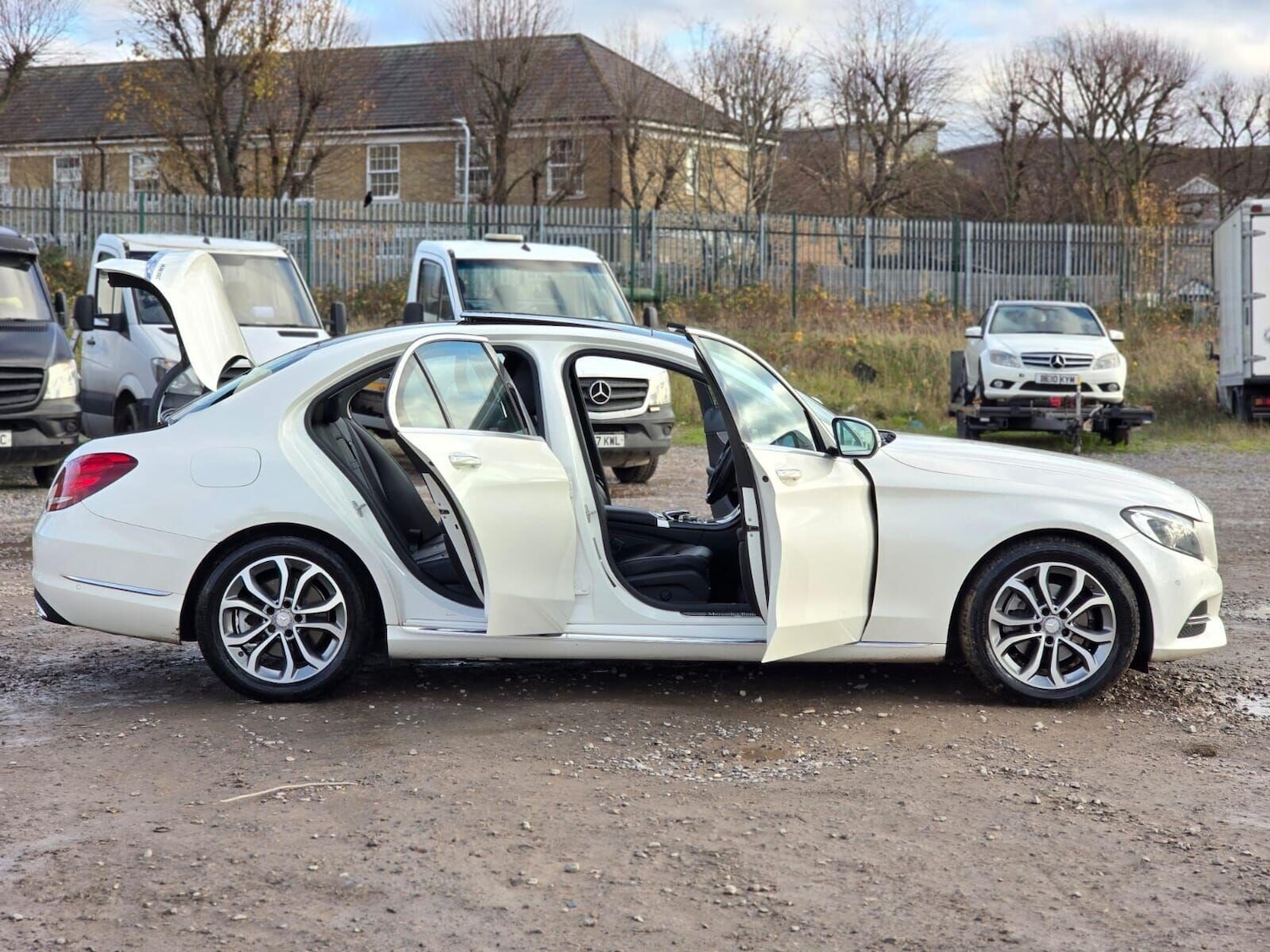 Used Mercedes-Benz C Class 2015 for sale - 76603827: Photo 64