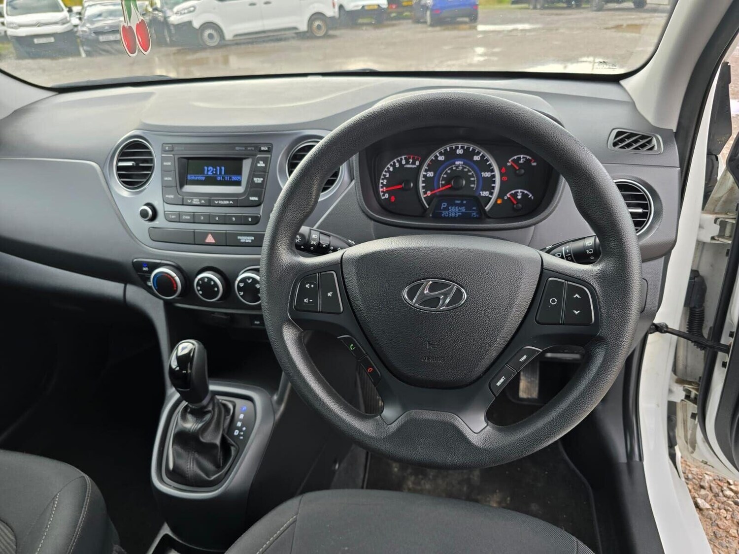 Used Hyundai i10 2018 for sale - 76376603: Photo 24
