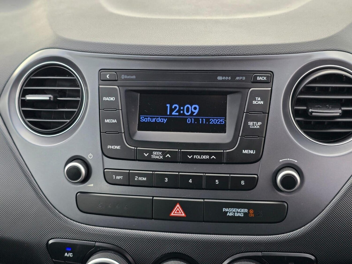 Used Hyundai i10 2018 for sale - 76376603: Photo 36