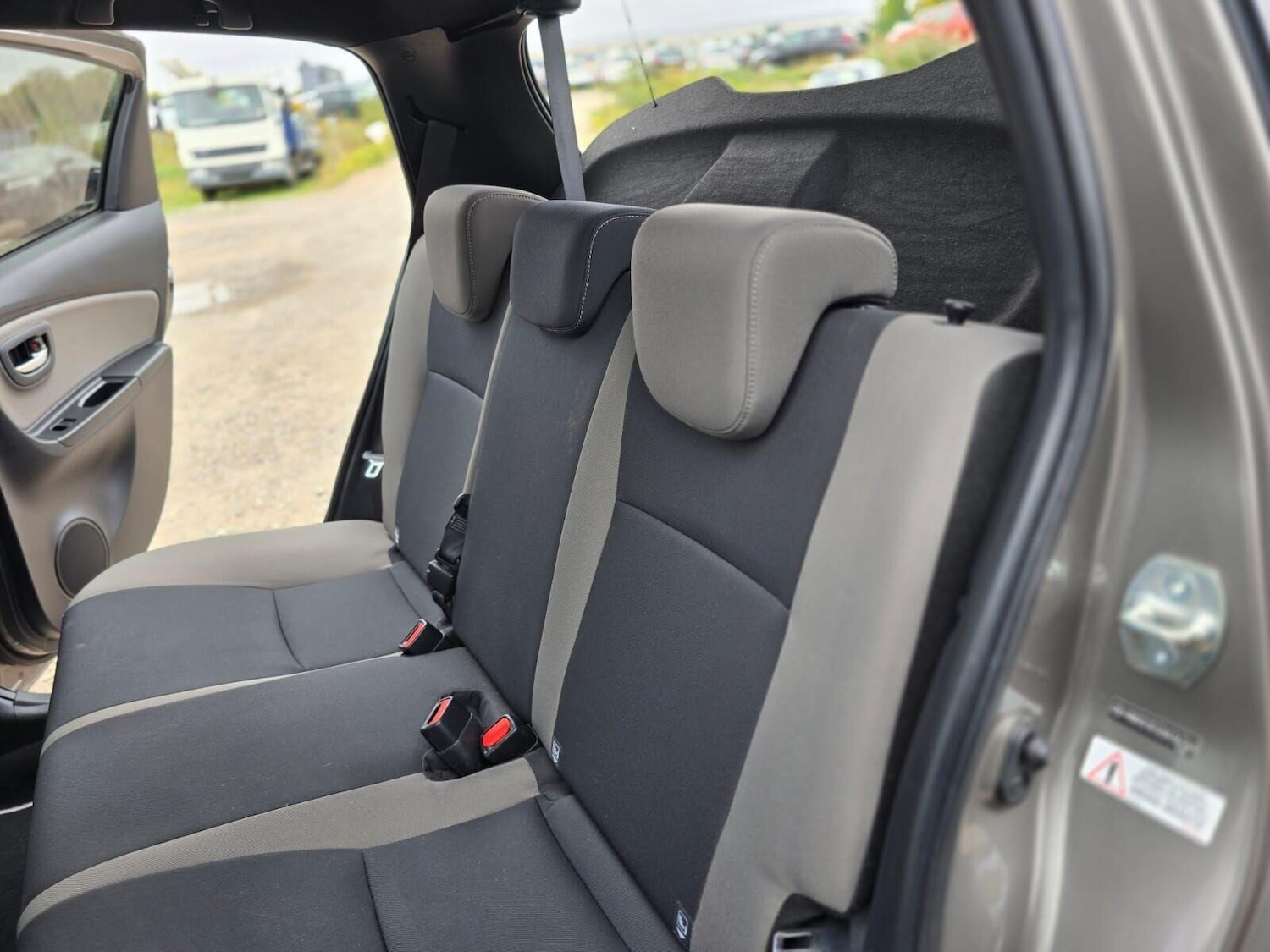 Used Toyota Yaris 2017 for sale - 76115675: Photo 24