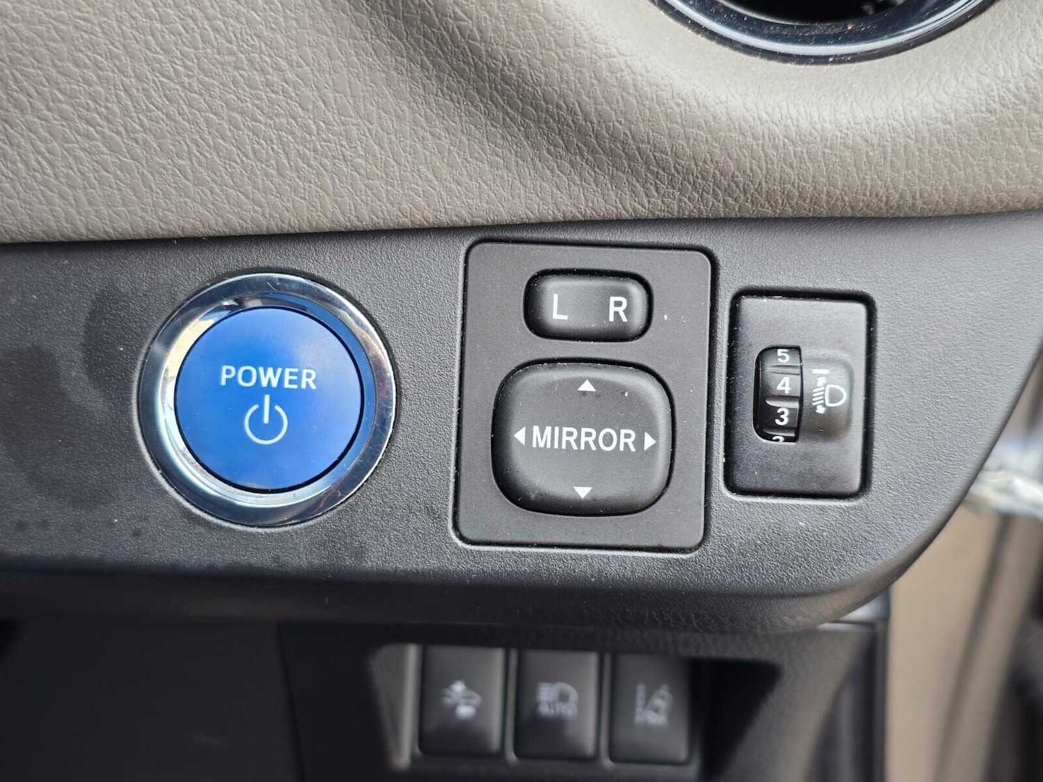 Used Toyota Yaris 2017 for sale - 76115675: Photo 26