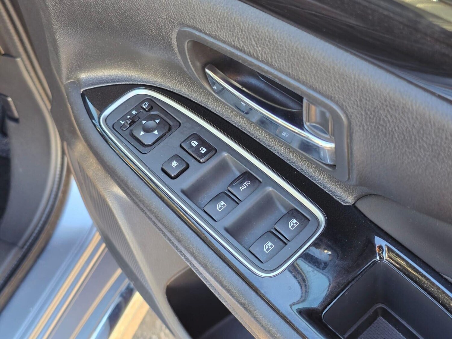 Used Mitsubishi Outlander 2017 for sale - 76495495: Photo 60