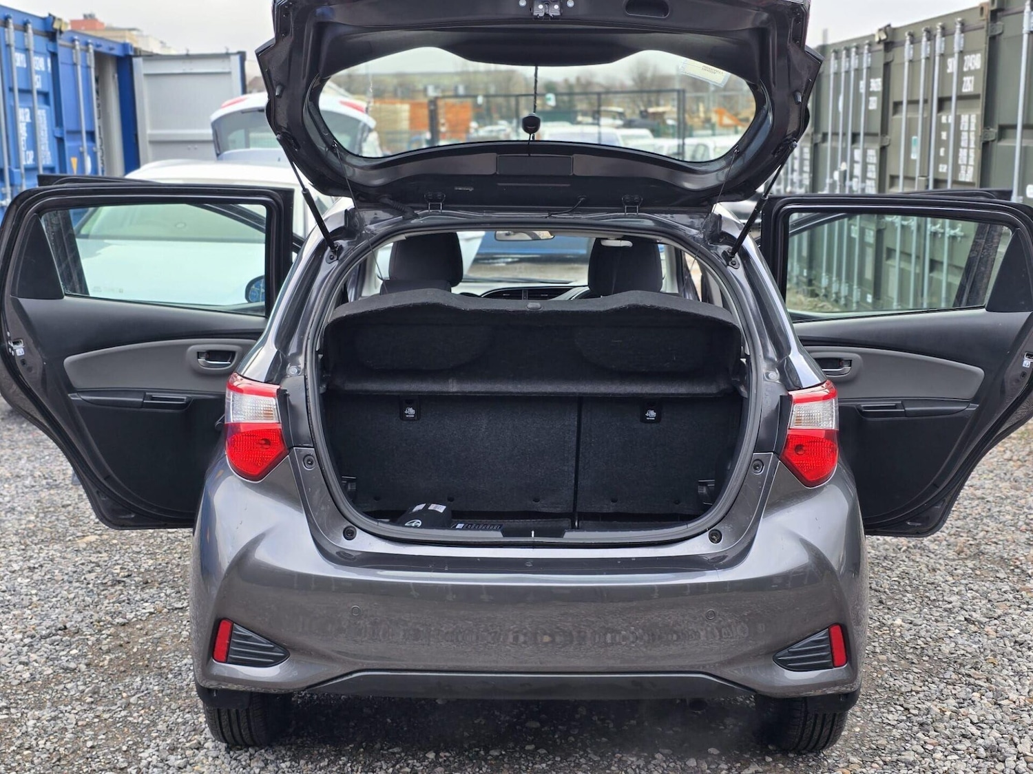 Used Toyota Yaris 2019 for sale - 77275199: Photo 34