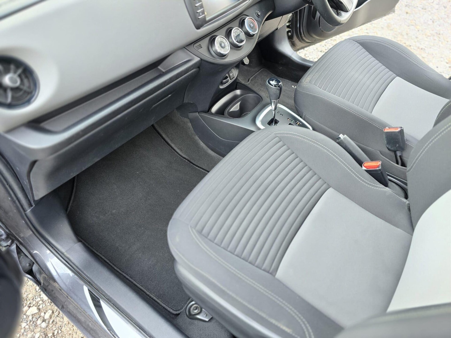 Used Toyota Yaris 2019 for sale - 77275199: Photo 38