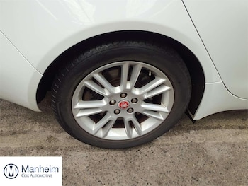 Used Jaguar XE 2015 for sale - 79172871: Photo