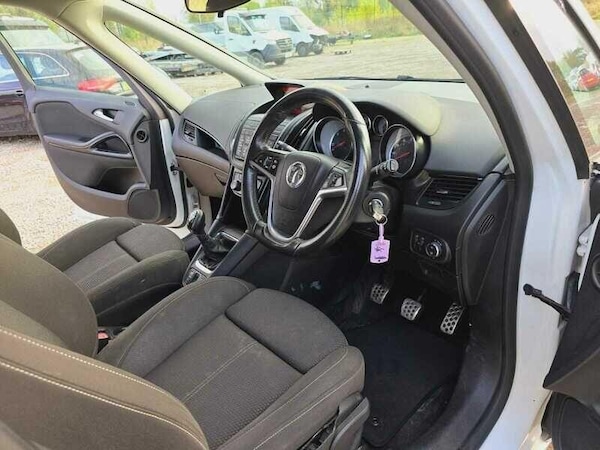 Used Vauxhall Zafira 2015 for sale - 76232946: Photo 23