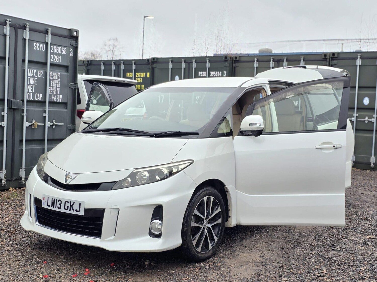 Used Toyota Estima 2013 for sale - 77582423: Photo 10