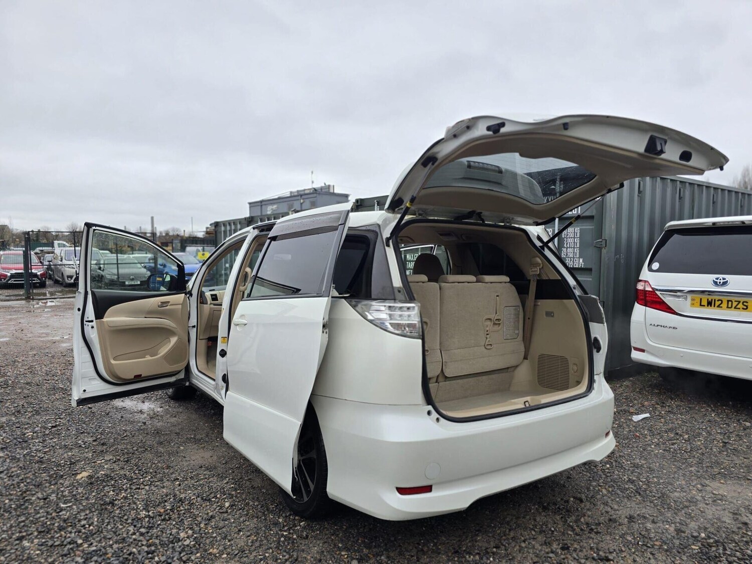 Used Toyota Estima 2013 for sale - 77582423: Photo 11