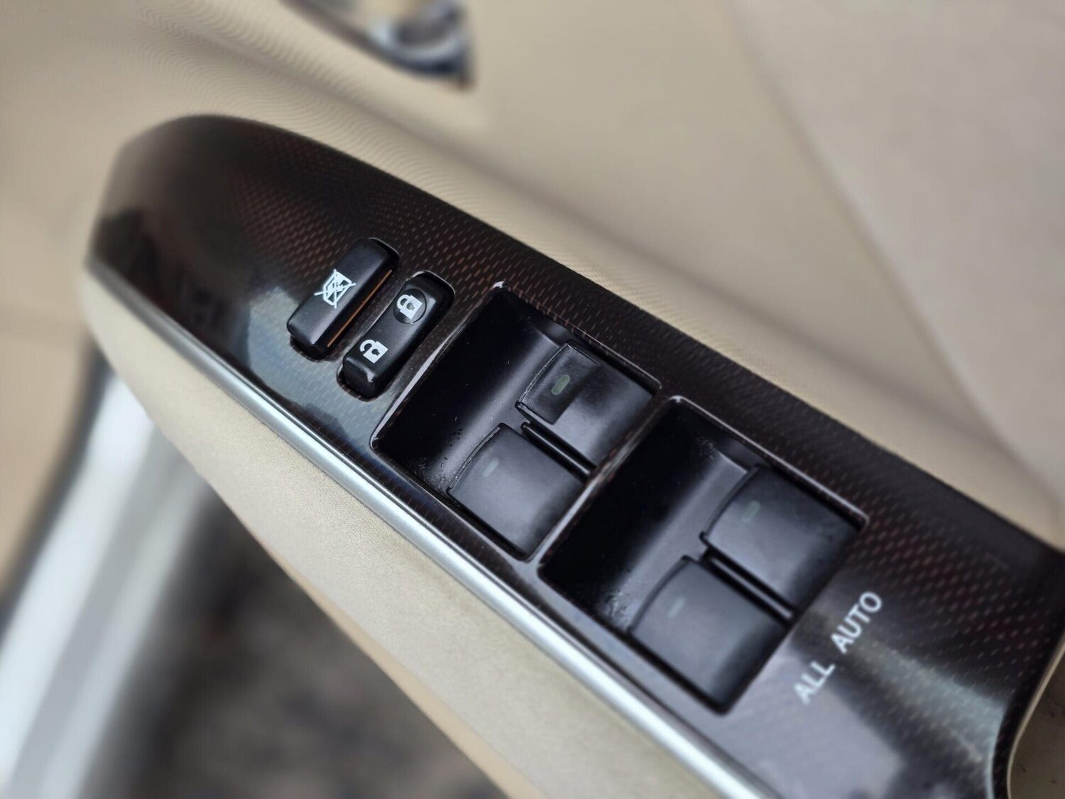 Used Toyota Estima 2013 for sale - 77582423: Photo 24