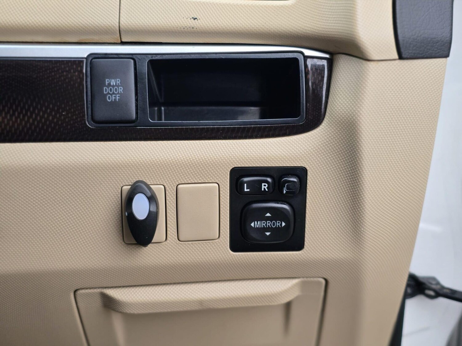 Used Toyota Estima 2013 for sale - 77582423: Photo 27