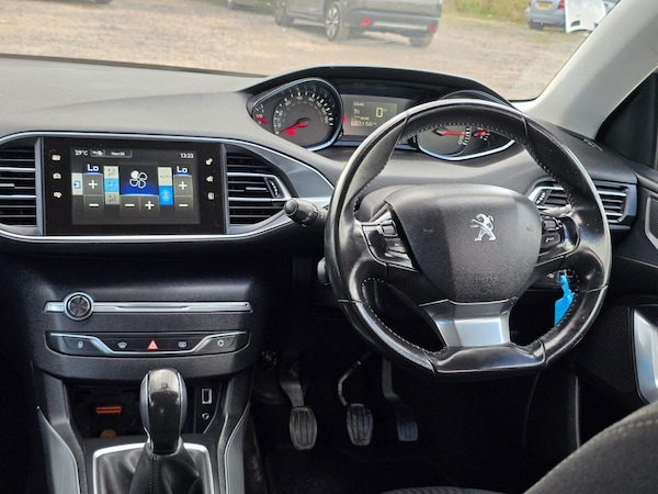 Used Peugeot 308 2015 for sale - 76245867: Photo 31