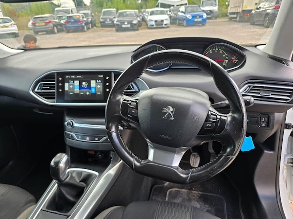 Used Peugeot 308 2015 for sale - 76245867: Photo 32