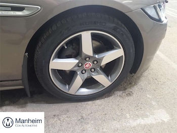 Used Jaguar XE 2017 for sale - 79240730: Photo