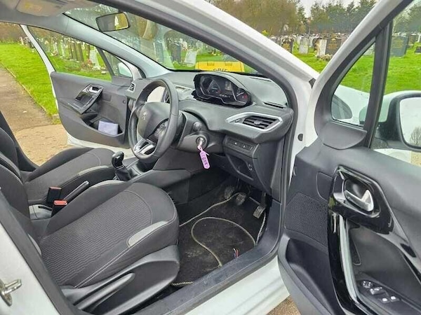 Used Peugeot 208 2015 for sale - 76019475: Photo 27