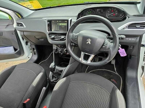 Used Peugeot 208 2015 for sale - 76019475: Photo 28