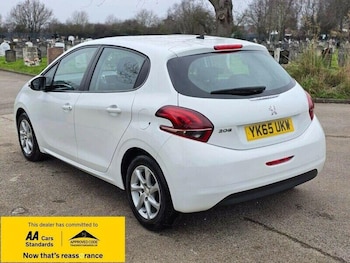 Used Peugeot 208 2015 for sale - 76019475: Photo 4