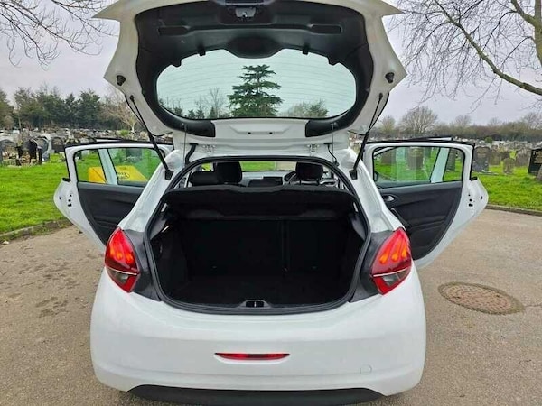 Used Peugeot 208 2015 for sale - 76019475: Photo 6