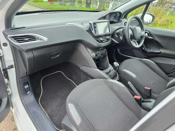 Used Peugeot 208 2015 for sale - 76019475: Photo 7