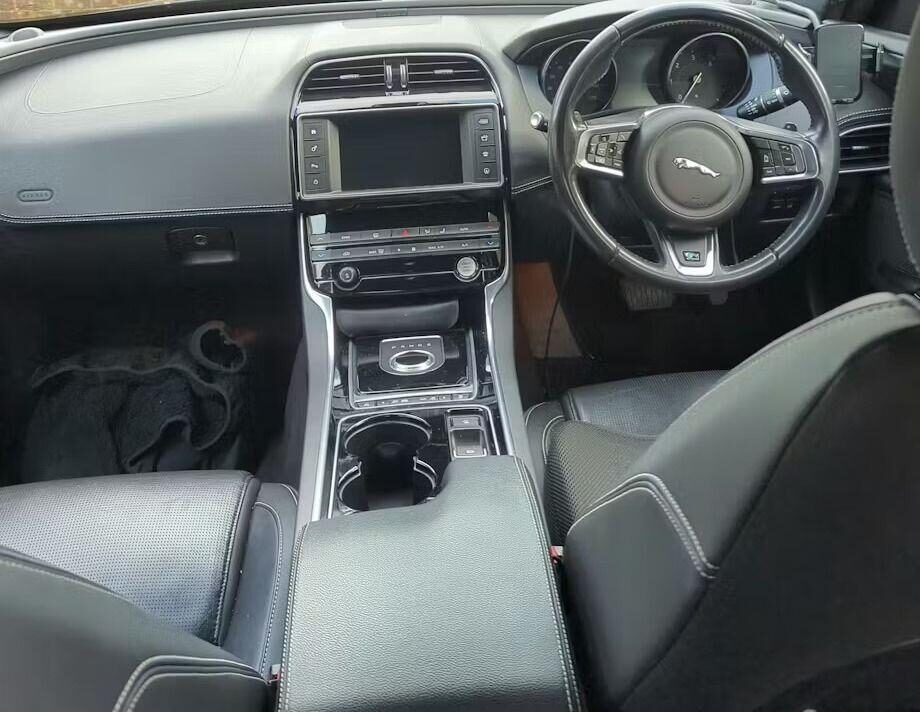 Used Jaguar XE 2017 for sale - 77742665: Photo 5