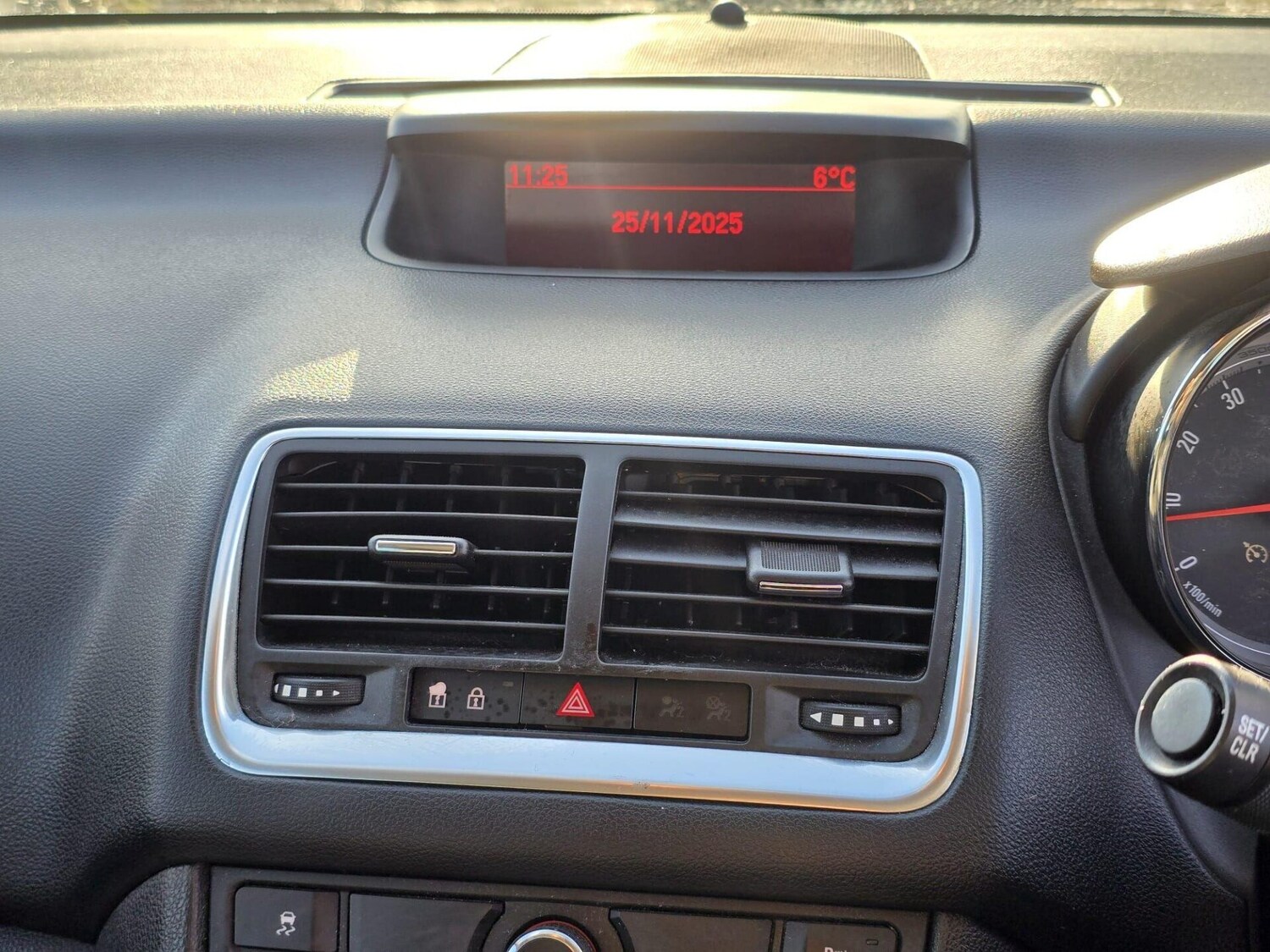 Used Vauxhall Meriva 2015 for sale - 76416357: Photo 33