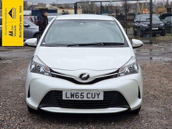 Used Toyota Yaris 2015 for sale - 77298567: Photo