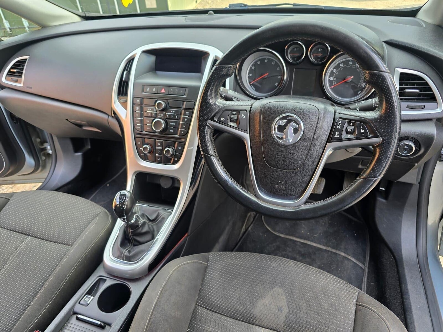 Used Vauxhall Astra 2012 for sale - 77137086: Photo 6