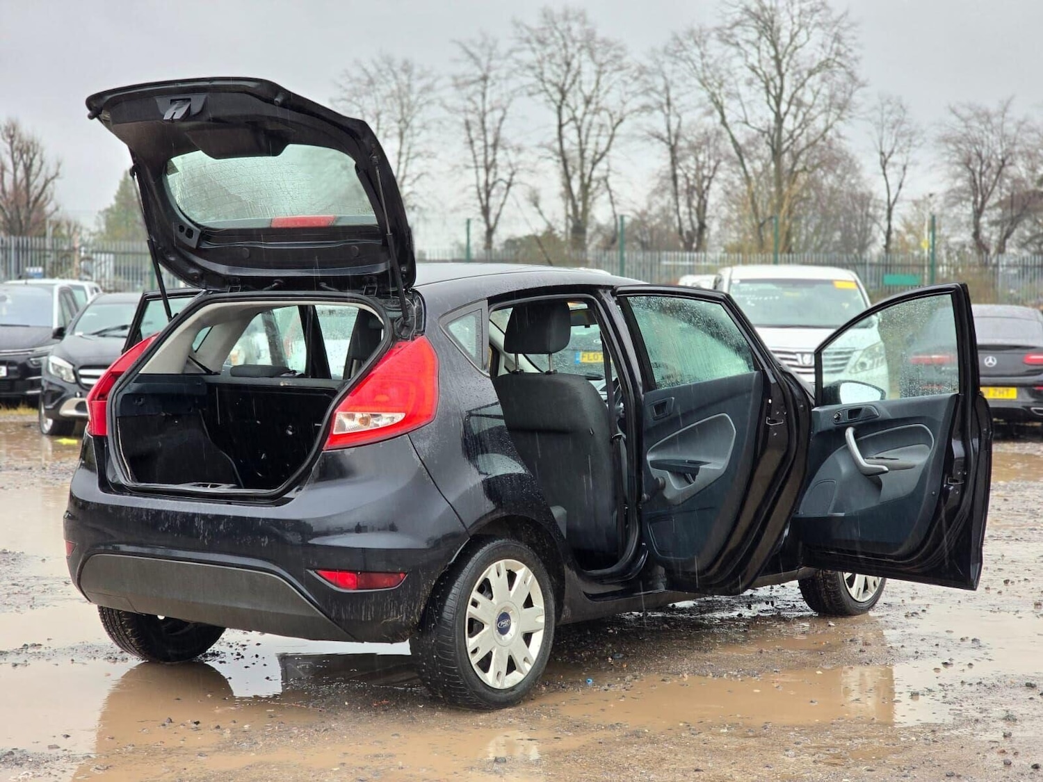 Used Ford Fiesta 2011 for sale - 77199317: Photo 16