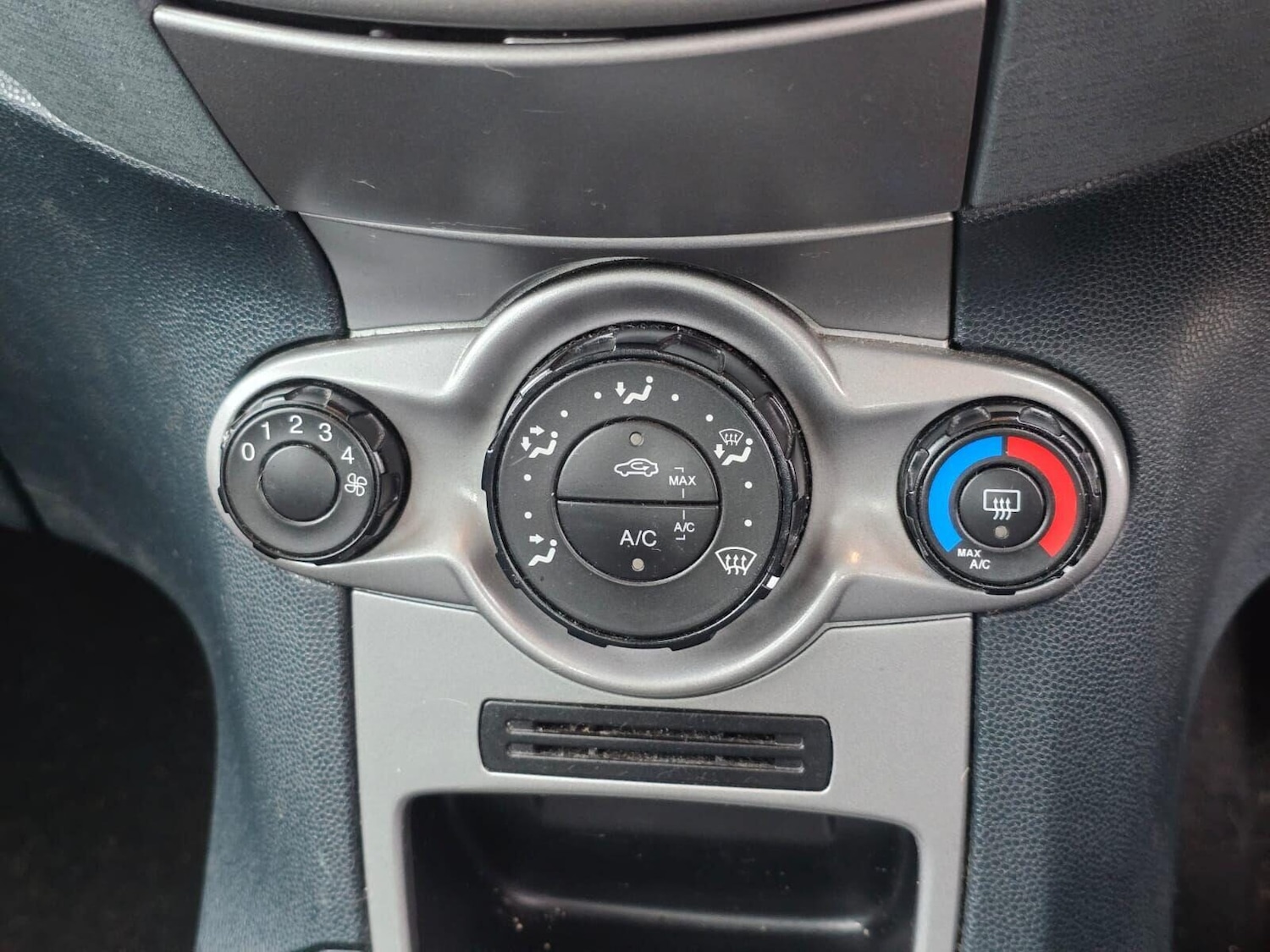 Used Ford Fiesta 2011 for sale - 77199317: Photo 28