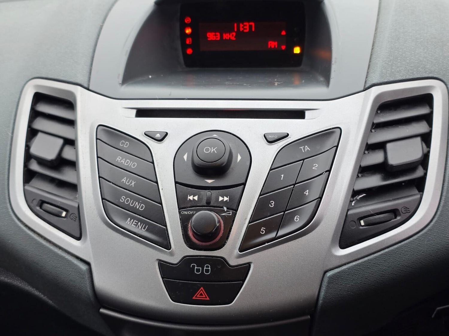 Used Ford Fiesta 2011 for sale - 77199317: Photo 30