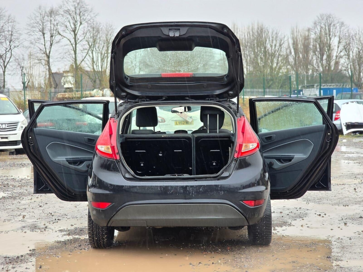 Used Ford Fiesta 2011 for sale - 77199317: Photo 32