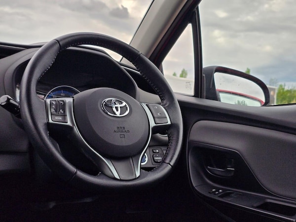 Used Toyota Yaris 2015 for sale - 75136680: Photo 33