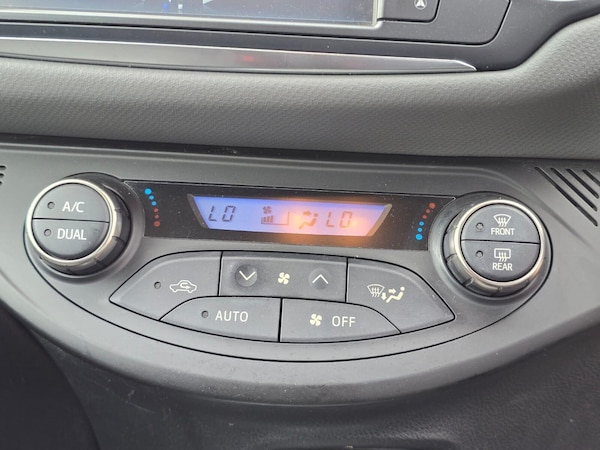Used Toyota Yaris 2015 for sale - 75136680: Photo 57