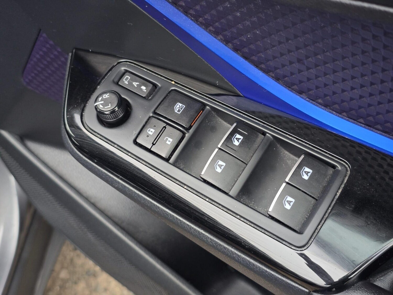 Used Toyota C-HR 2017 for sale - 77533829: Photo 23