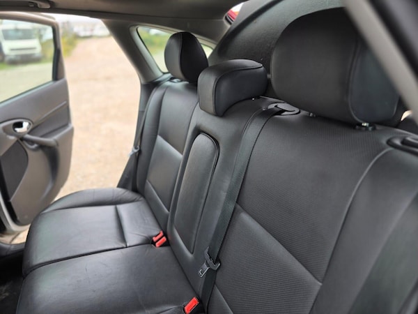 Used Ford Focus 2003 for sale - 76287058: Photo 19