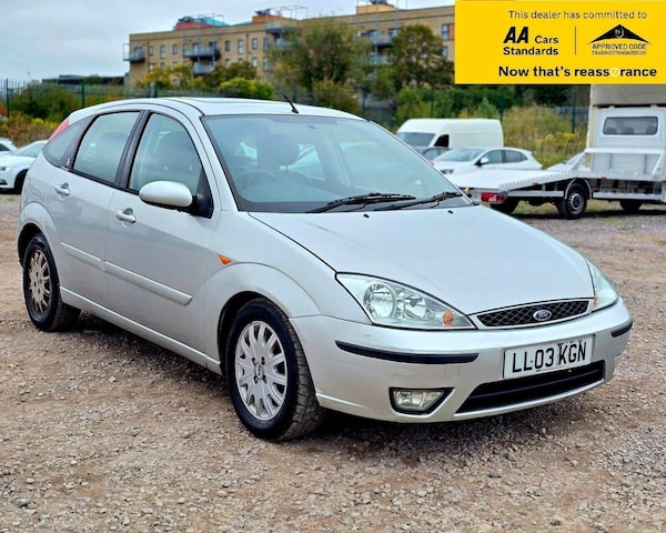 Cheap Ford Focus 2003 - 1.6i 16v Ghia Hatchback 5dr Petrol Automatic (188 g/km, 99 bhp) for sale in Romford, Greater London