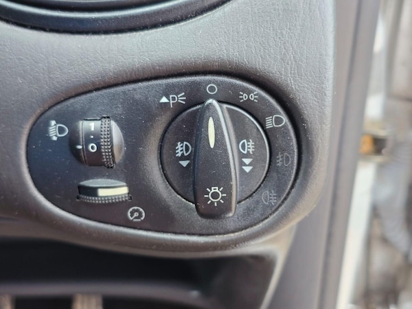 Used Ford Focus 2003 for sale - 76287058: Photo 21