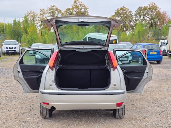 Used Ford Focus 2003 for sale - 76287058: Photo 24