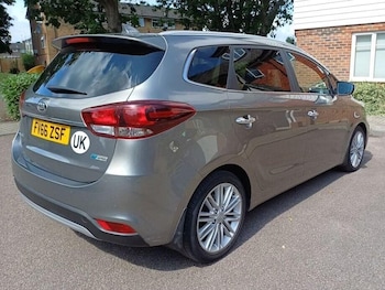 Used Kia Carens 2017 for sale - 75607567: Photo