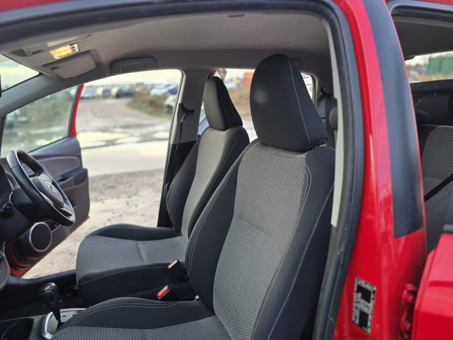 Used Toyota Yaris 2014 for sale - 77026421: Photo 32