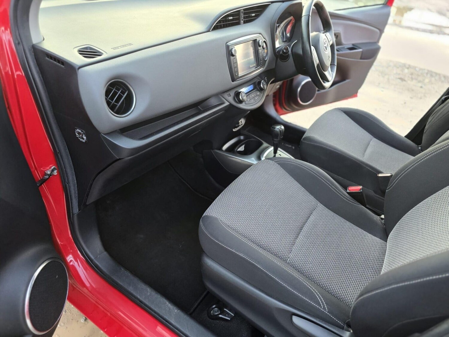 Used Toyota Yaris 2014 for sale - 77026421: Photo 33