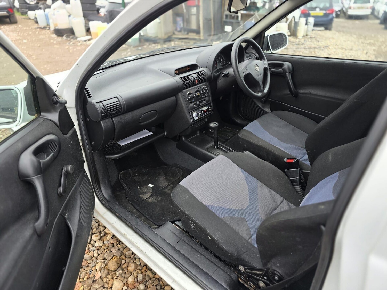 Used Vauxhall Corsa 1999 for sale - 77818147: Photo 18