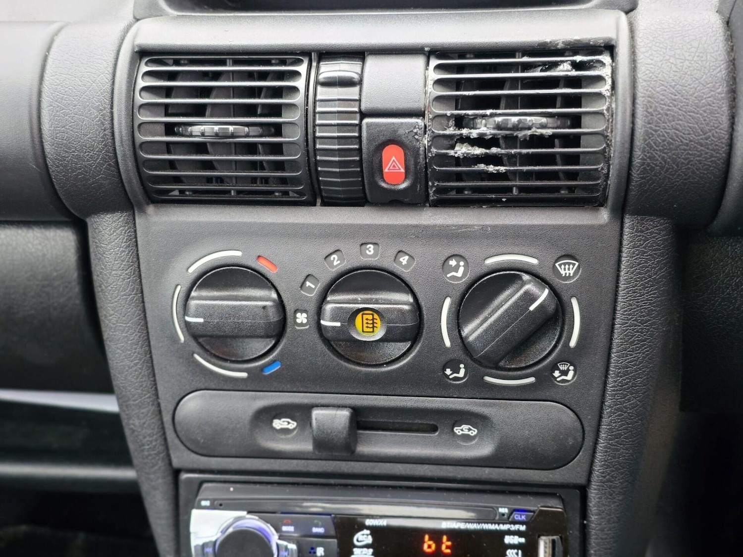 Used Vauxhall Corsa 1999 for sale - 77818147: Photo 38