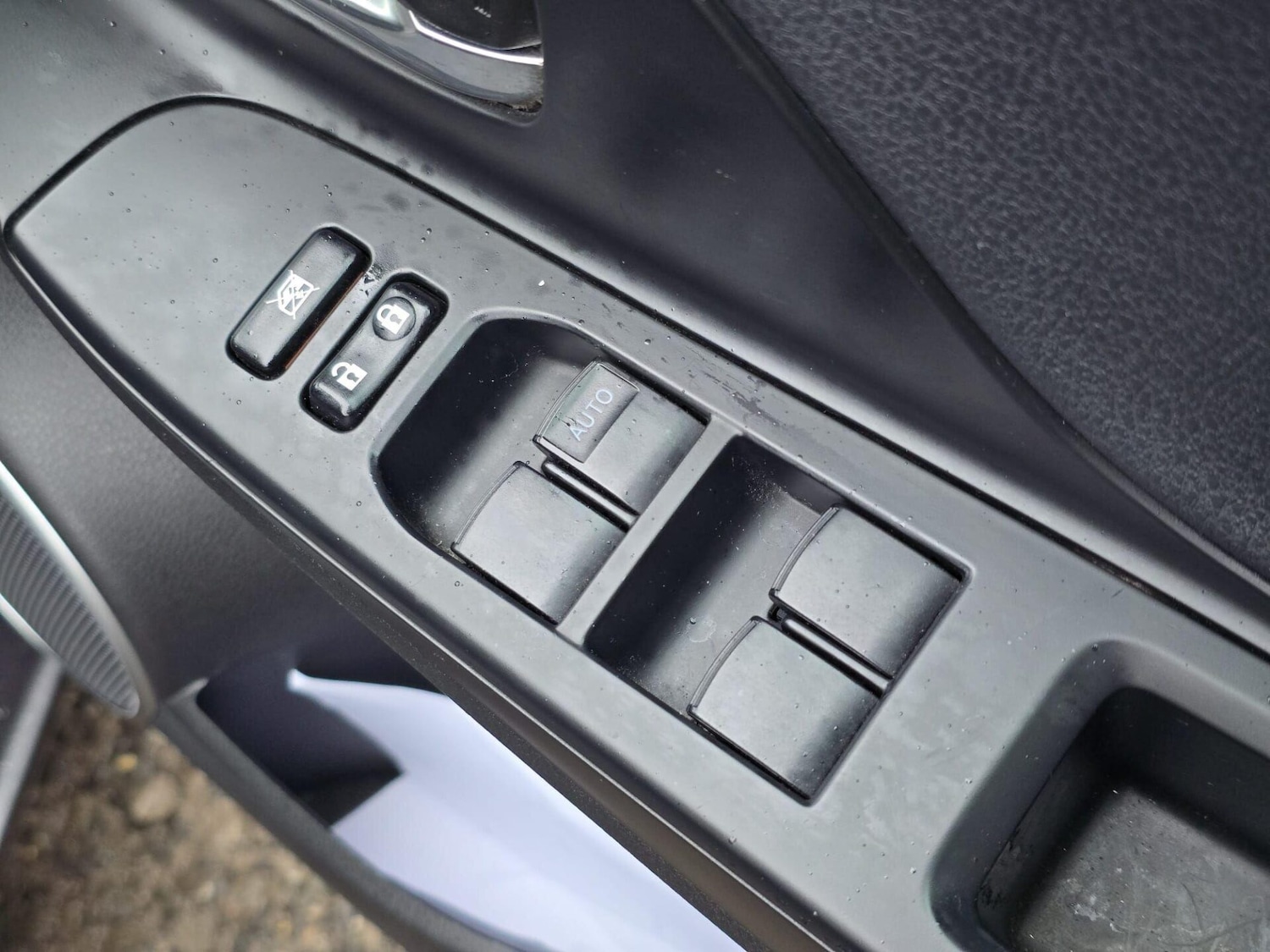 Used Toyota Yaris 2014 for sale - 77026418: Photo 58