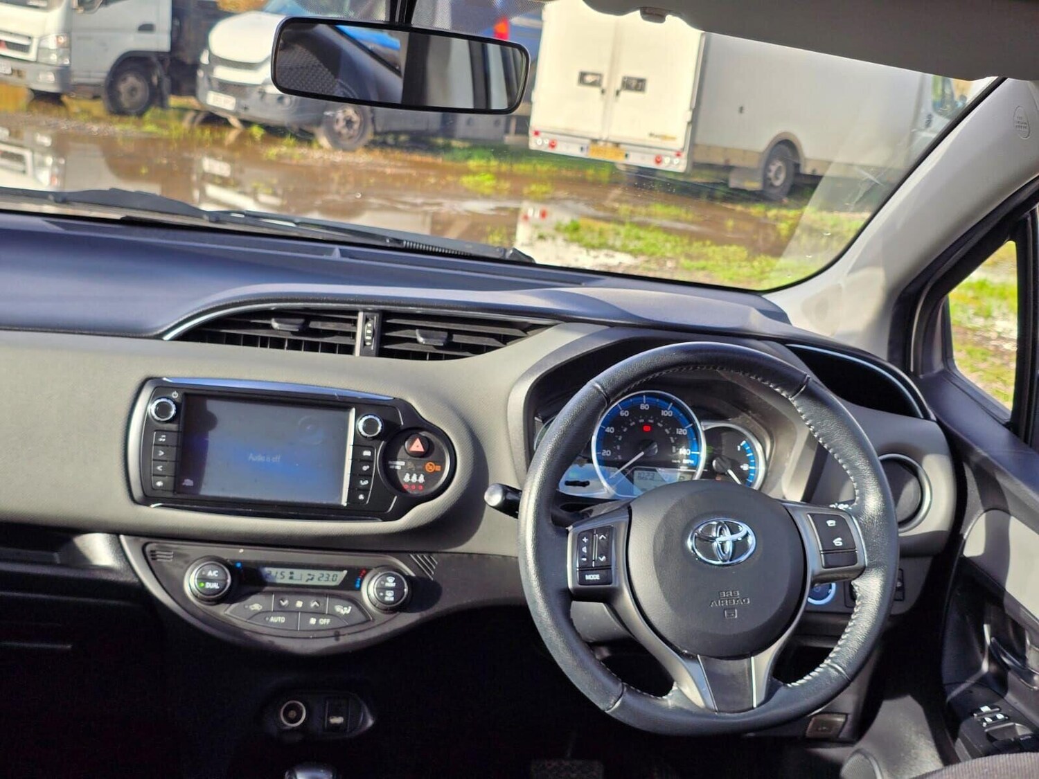 Used Toyota Yaris 2015 for sale - 76416337: Photo 24