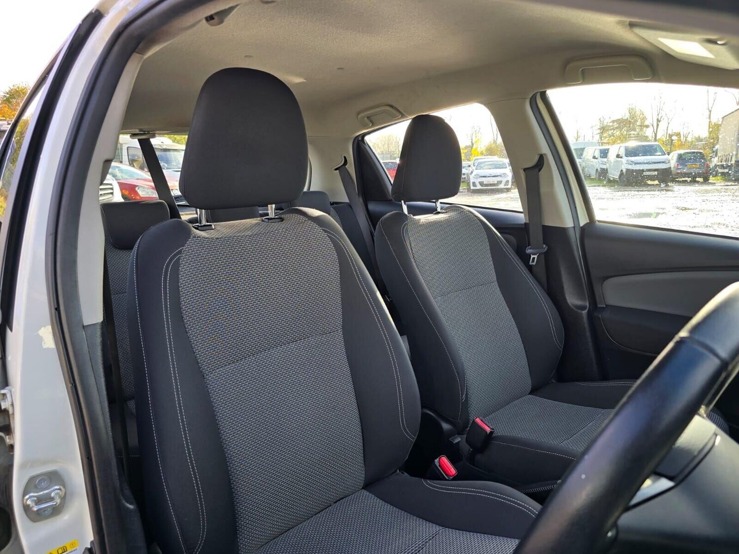 Used Toyota Yaris 2015 for sale - 76416337: Photo 26